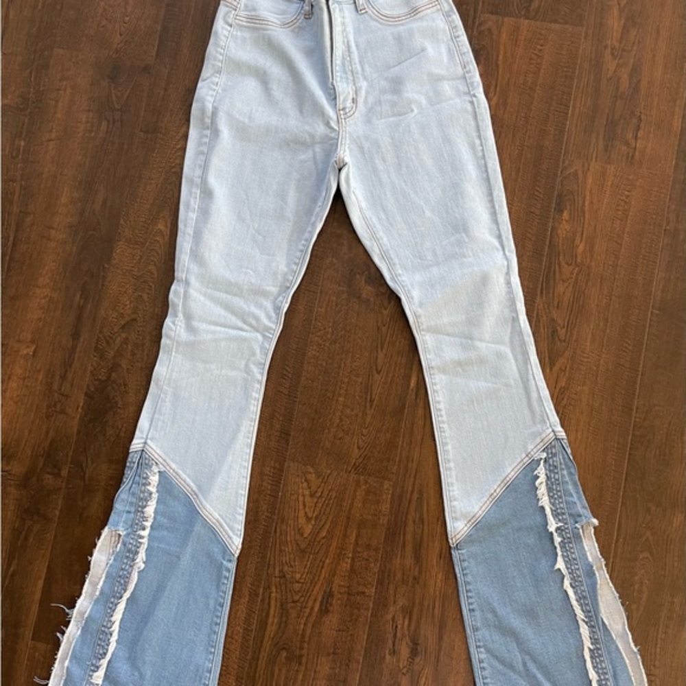 Fashion Nova Catch a Tone‎ Flare Jeans - Picture 3 of 7